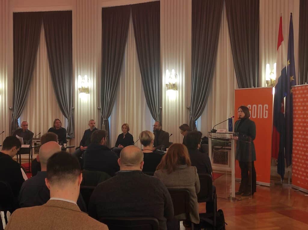 Democracy must be healthy: Only together can we overcome the information collapse 4