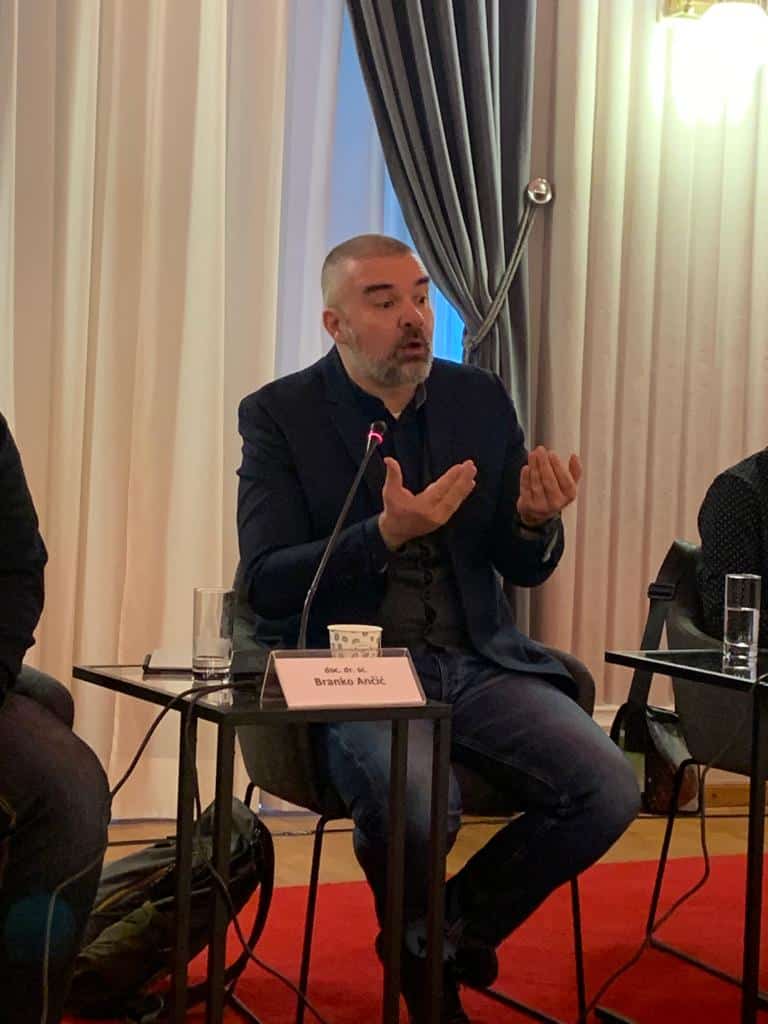 Democracy must be healthy: Only together can we overcome the information collapse 9