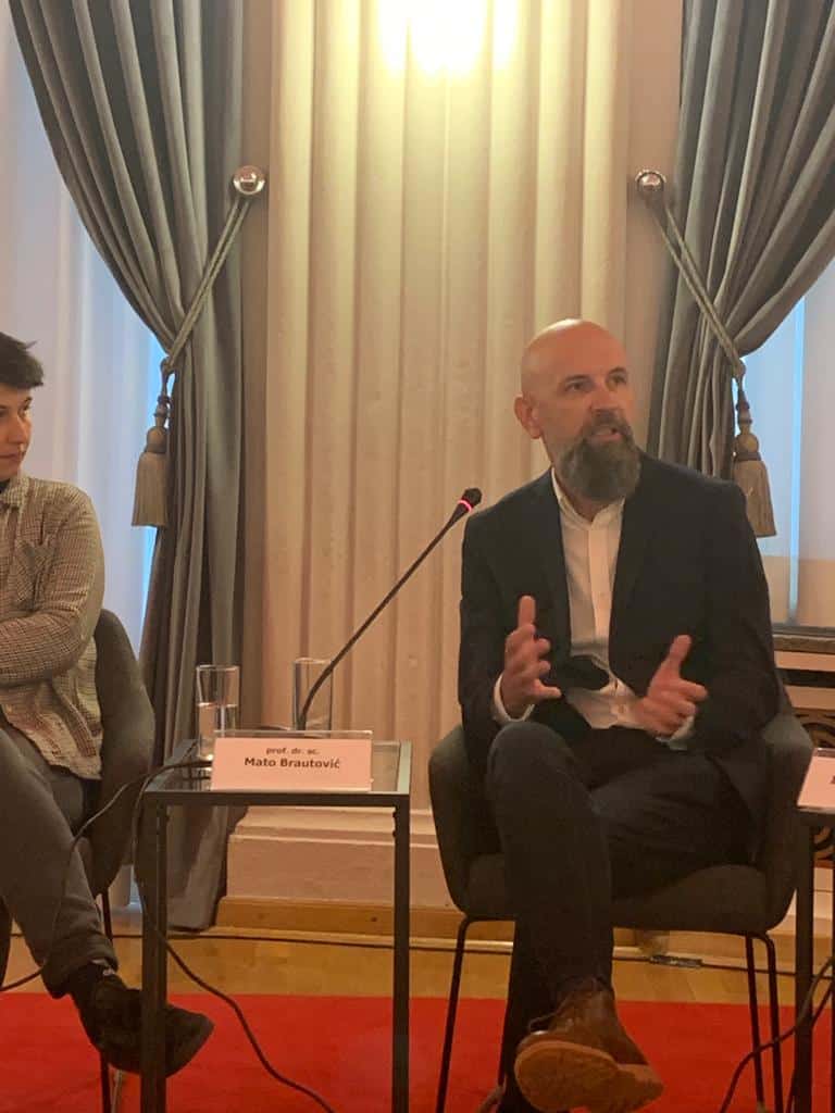 Democracy must be healthy: Only together can we overcome the information collapse 16