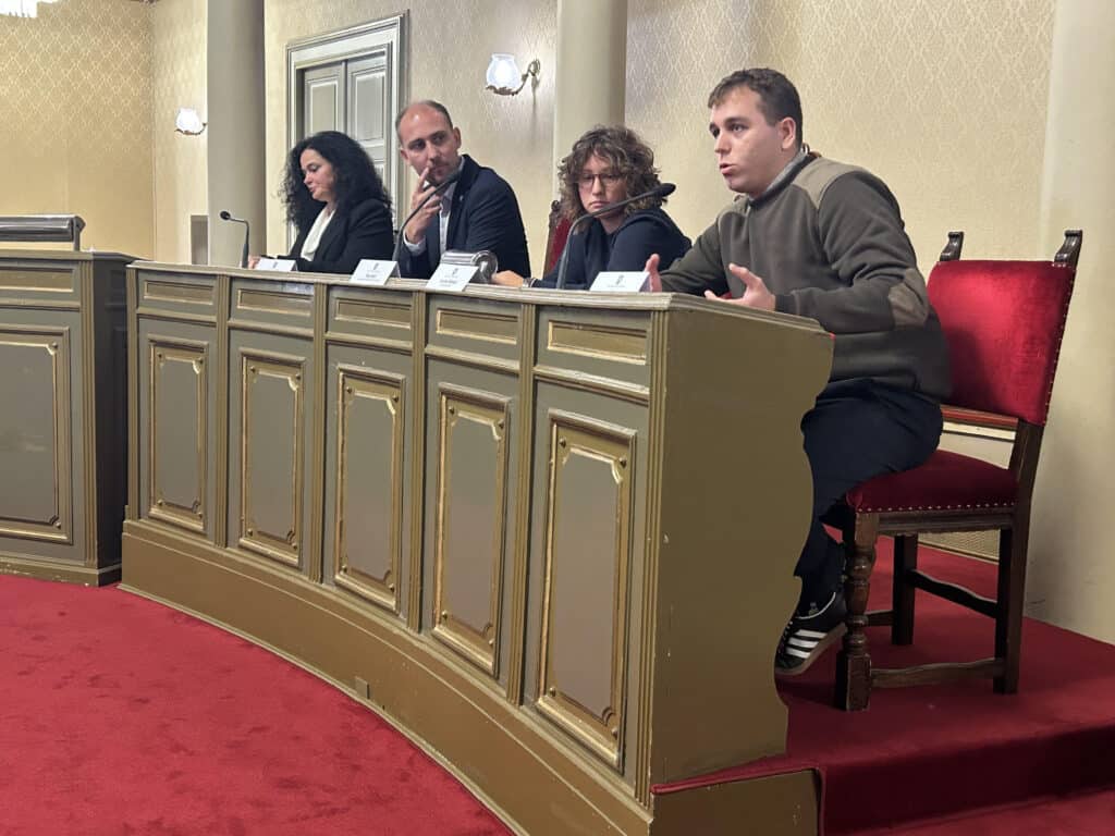 Srednjoškolci iz Zagreba posjetili Gradsku skupštinu 3