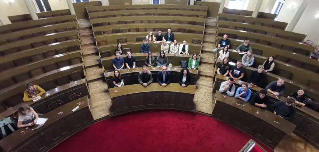Srednjoškolci iz Zagreba posjetili Gradsku skupštinu 1