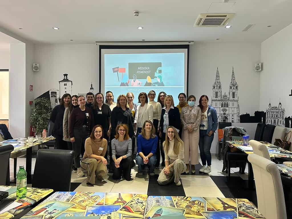 Nastavnice najviše zanima kako prepoznati dezinformacije koje kreira AI 1