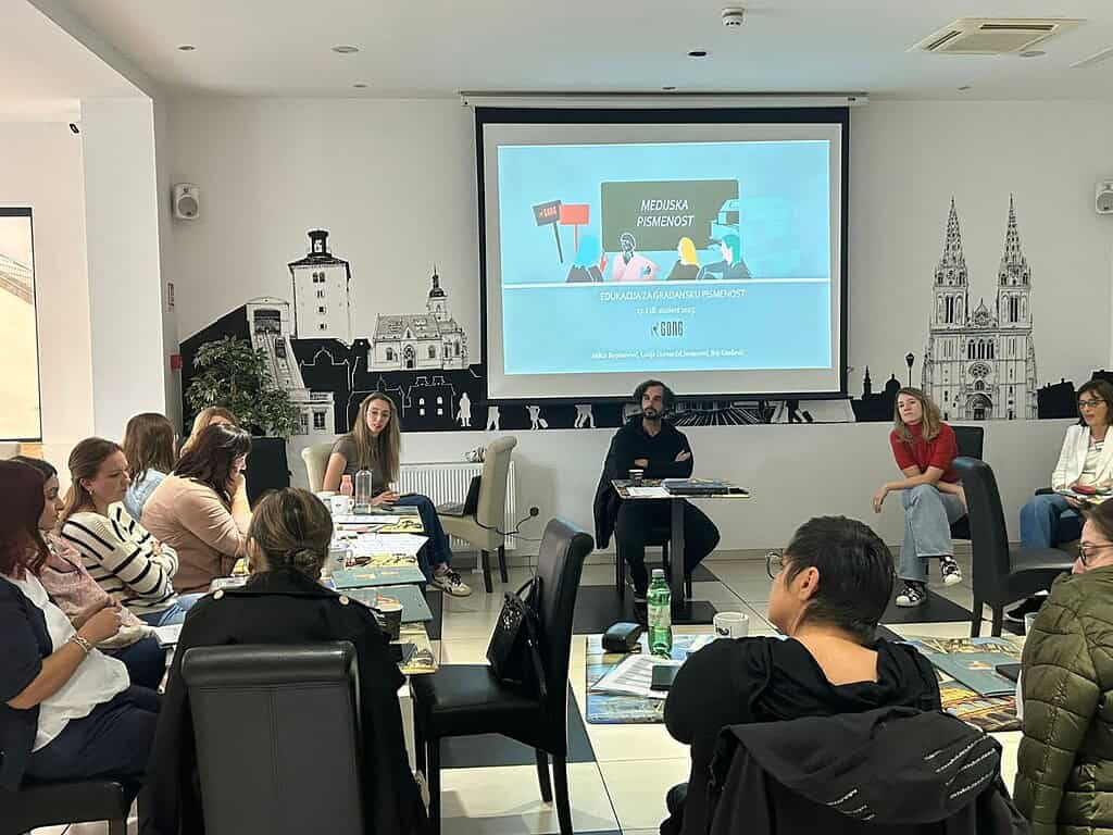 Nastavnice najviše zanima kako prepoznati dezinformacije koje kreira AI 3