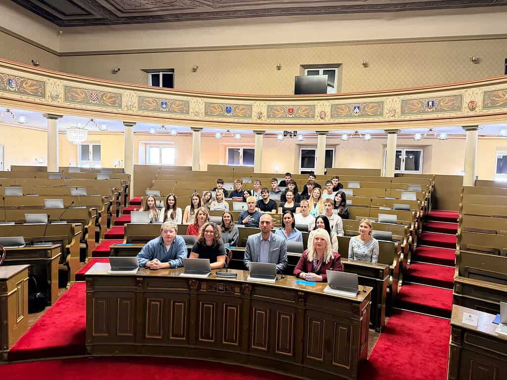 Demokracija u praksi: Srednjoškolci razgovarali s zastupnicima u Gradskoj skupštini 1
